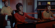 Uhura au pilotage en 2266