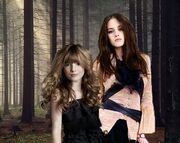 Bella-and-Nessie-renesmee-carlie-cullen-4666722-300-239