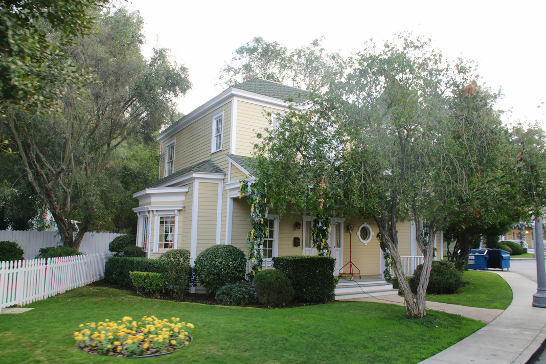 4350 Wisteria Lane - Wiksteria Lane