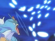 EH02 Gyarados usando protección