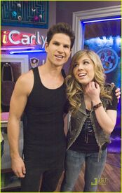 Miranda-jennette-icarly-idiot-05