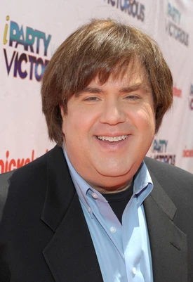 275px-Dan%2BSchneider%2BNickelodeon%2BiParty%2BVictorious%2B247Qu8wWv5Tl.jpg