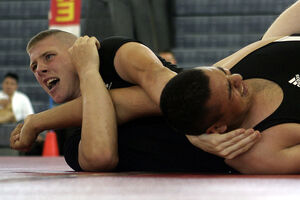 800px-Submission wrestling