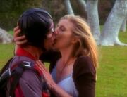 5x21-Elliot makes out with hangglider