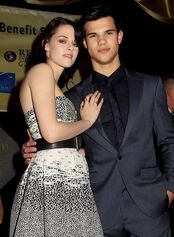 Gallery main-kristen-stewart-taylor-lautner-new-moon-knoxville-photos-11182009-02