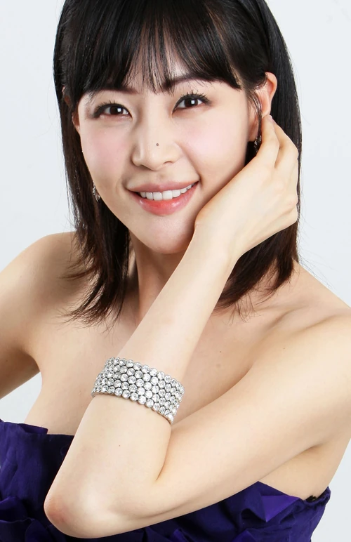 http://img1.wikia.nocookie.net/__cb20120106003343/drama/es/images/1/1b/Chae_Young_In.jpg