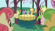592px-Apple Family S1E01