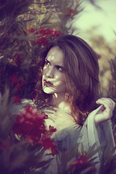 Beautiful-chic-flowers-garden-girl-Favim.com-345909.jpg