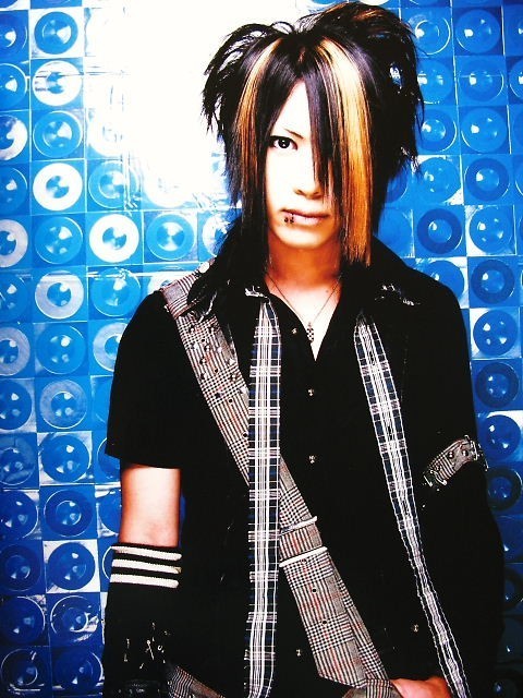 http://img1.wikia.nocookie.net/__cb20120526194325/visualkei/es/images/7/78/Kanon-An-Cafe-jrock-19284214-480-640.jpg