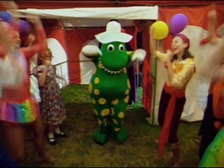 Size of this preview: 640 × 48...