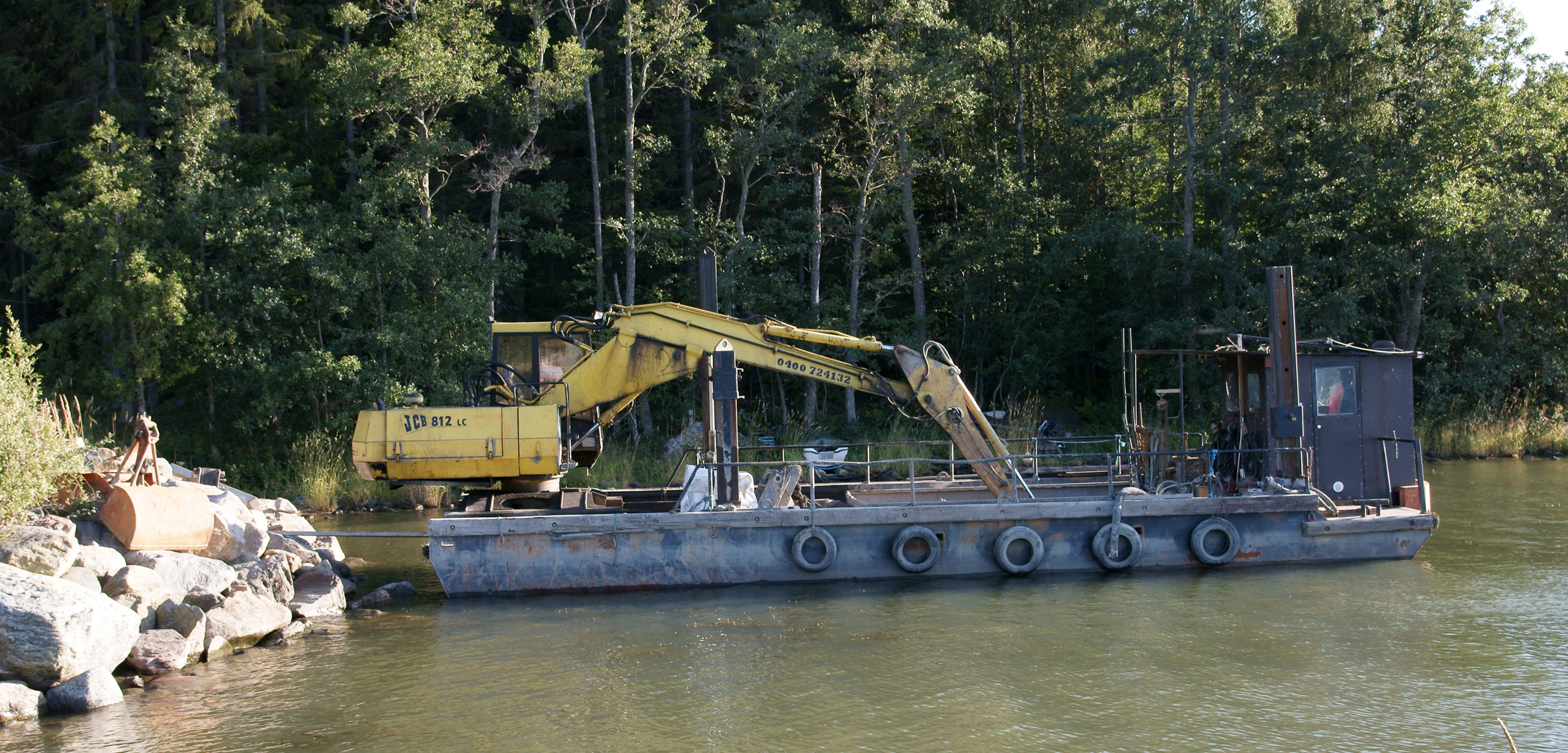 Floating excavators Tractor & Construction Plant Wiki The classic