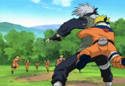 Naruto agarra Kakashi