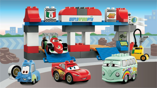 LEGO 5829 Le Pit Stop Cars 2 Duplo pas cher