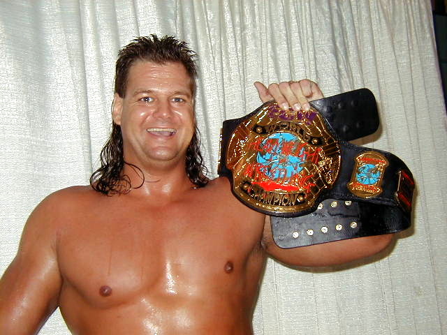 http://img1.wikia.nocookie.net/__cb20130720030328/prowrestling/images/e/ee/Mike_Awesome_1.jpg