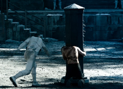 Gale siendo azotado