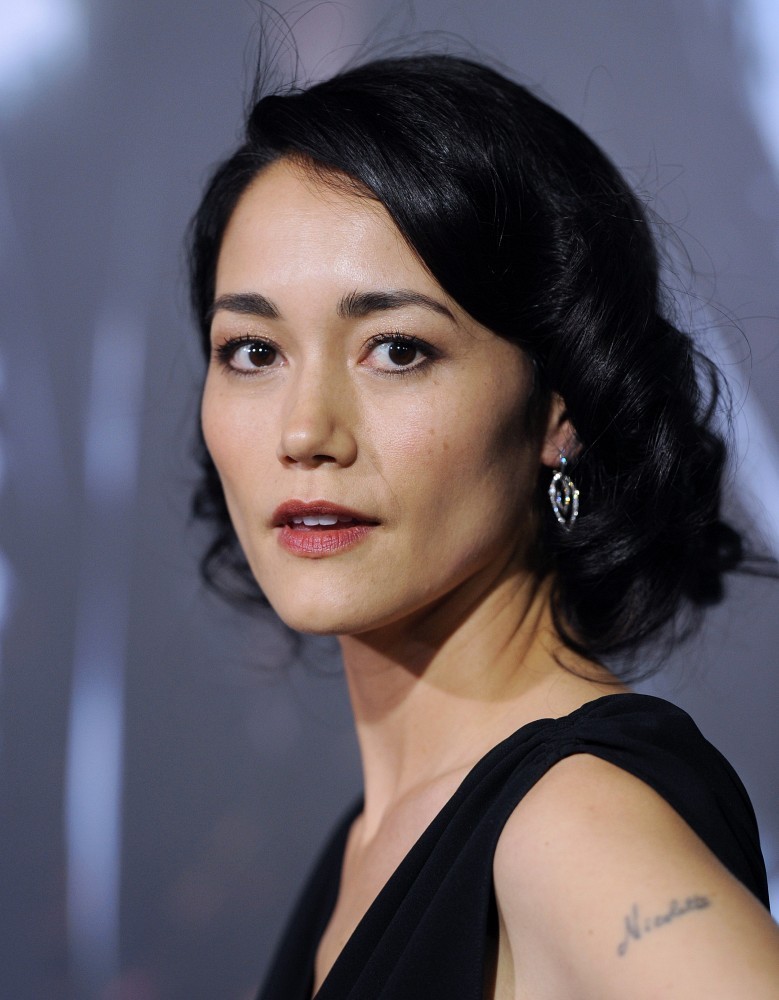 Sandrine Holt ( 19 de noviembre de 1972) es una actriz y modelo británica conocida por sus papeles de Terri Morales en Resident Evil: Apocalipsis, ... - Sandrine_Holt