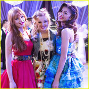 Olivia-holt-shake-up-guest