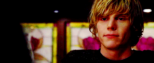 http://img1.wikia.nocookie.net/__cb20131028011541/degrassi/images/f/f2/Evan_Peters-.gif