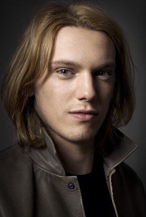 Jamie Campbell Bower – Die Moviepedia - Filme, Trailer, Stars, Kritiken