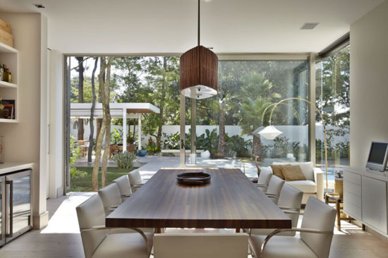 Modern-mansion-dining-room.jpg