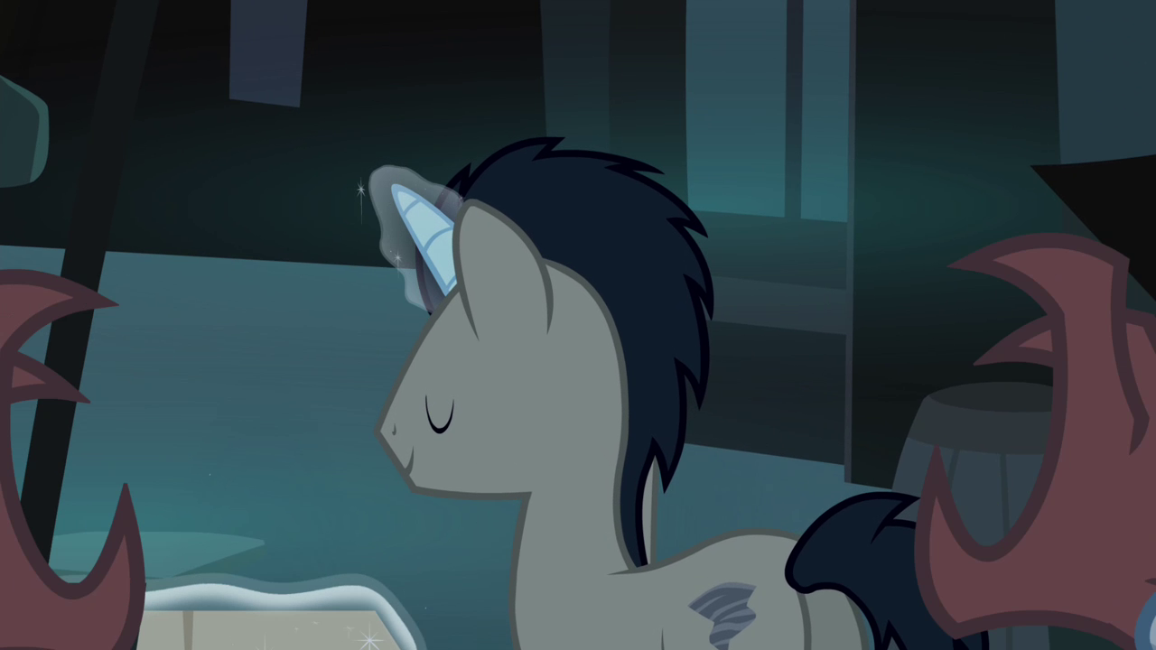 [Bild: Discord_disguised_as_a_pony_S4E25.png]