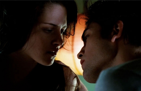 Twilight edward and bella kissing
