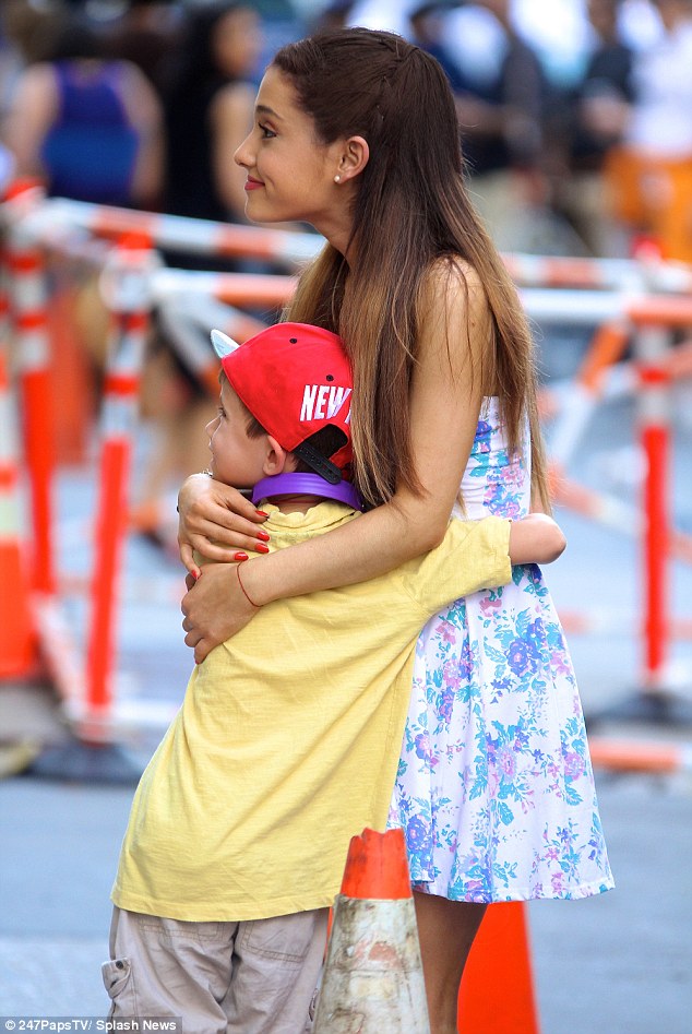 Image - Ariana Grande hugging a young fan.jpg - Sam and Cat Wiki