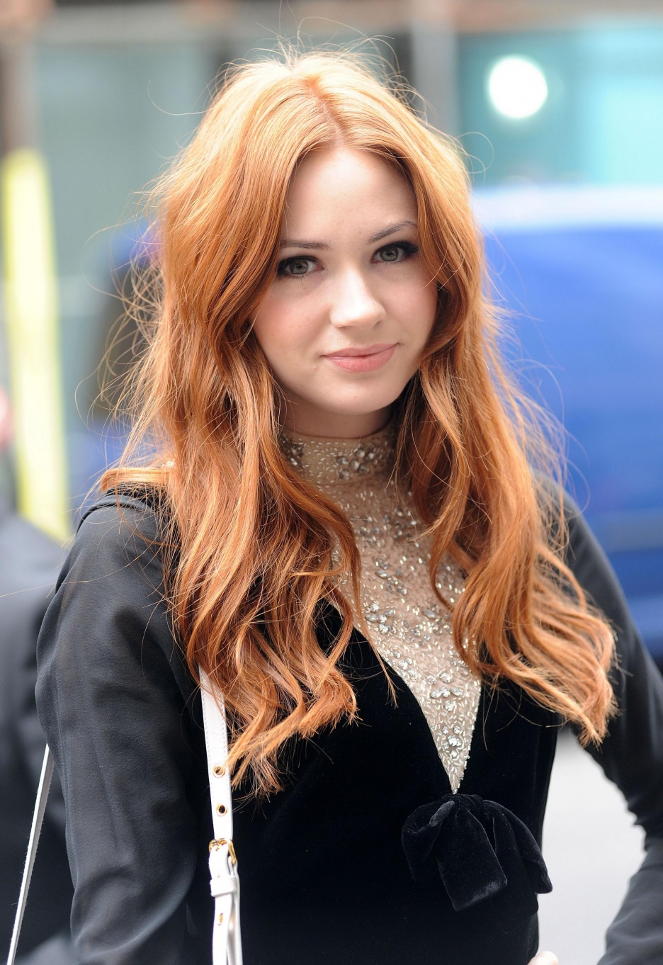 Karen Gillan - Selfie Wiki