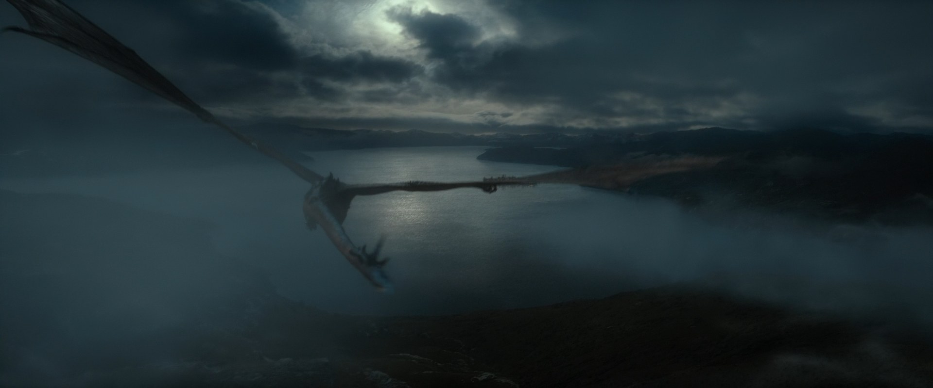 Smaug flies to laketown