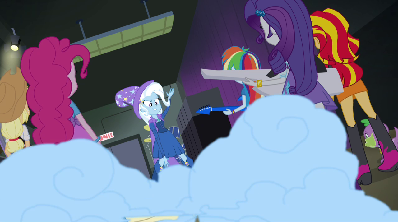 Image - Trixie sets off a smoke bomb EG2.png - My Little Pony ...