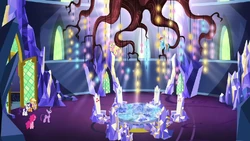 Twilight beholds the throne room chandelier S5E3